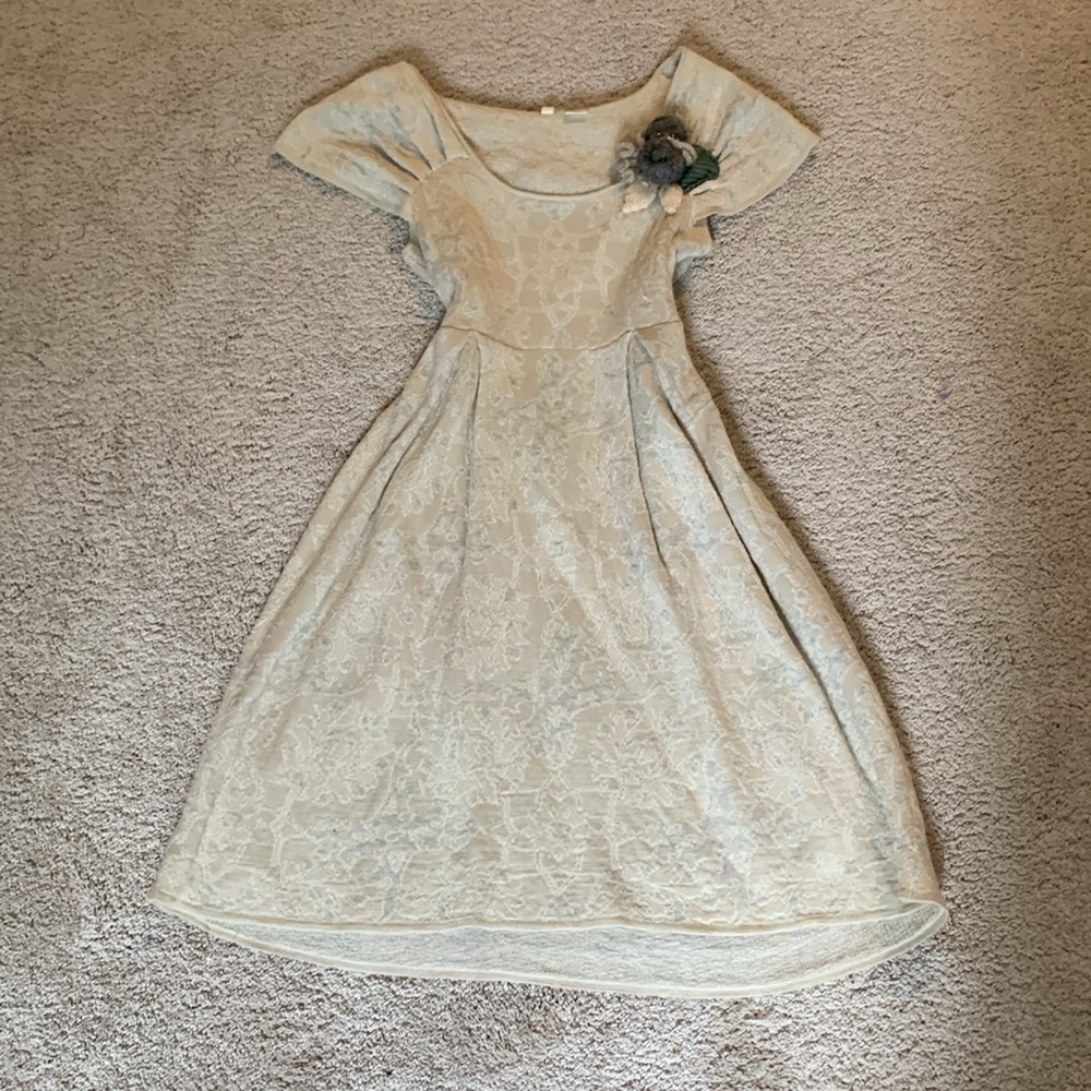 Vintage dress with floral accent
